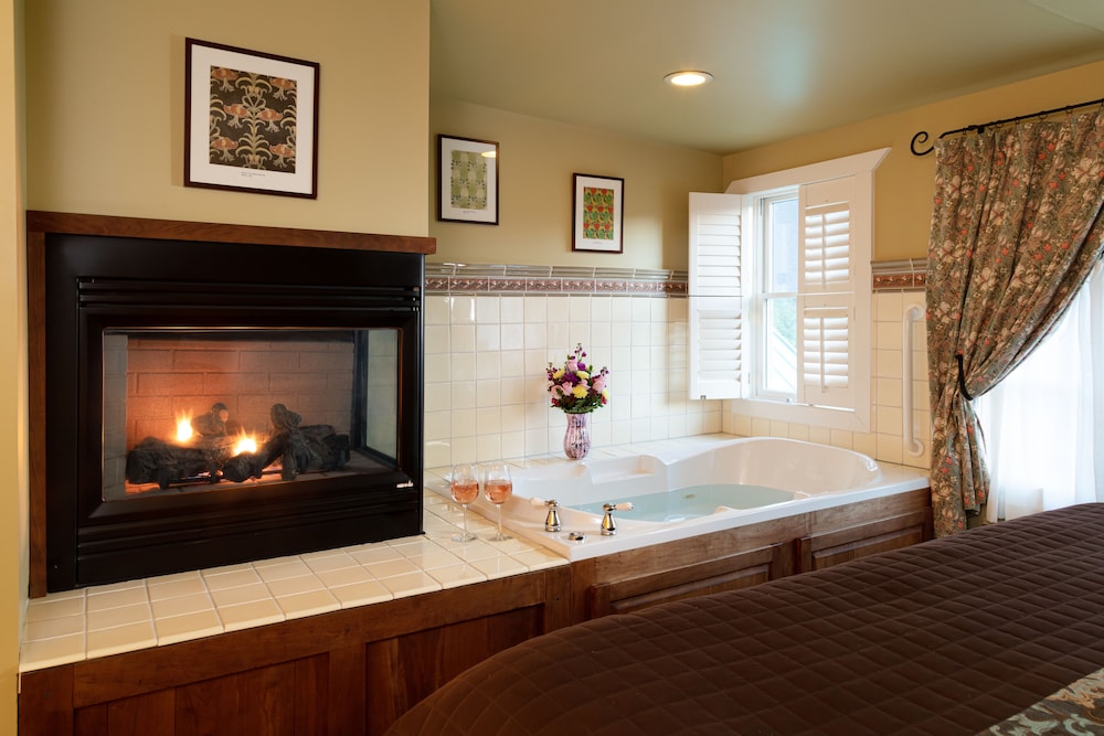 Lake Pointe Inn 25/50