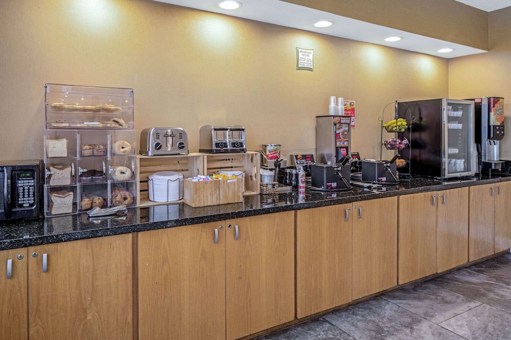 La Quinta Inn Suites By Wyndham Naples Downtown 33/48