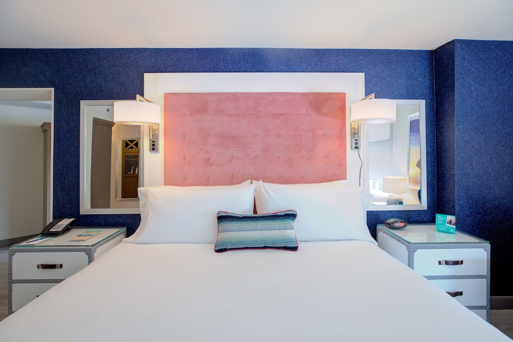 Hotel Indigo Mount Pleasant 27/76
