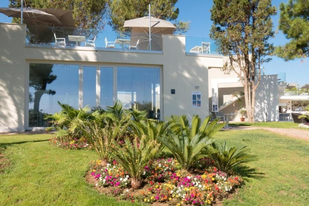 Tui Blue Tropea 38/44