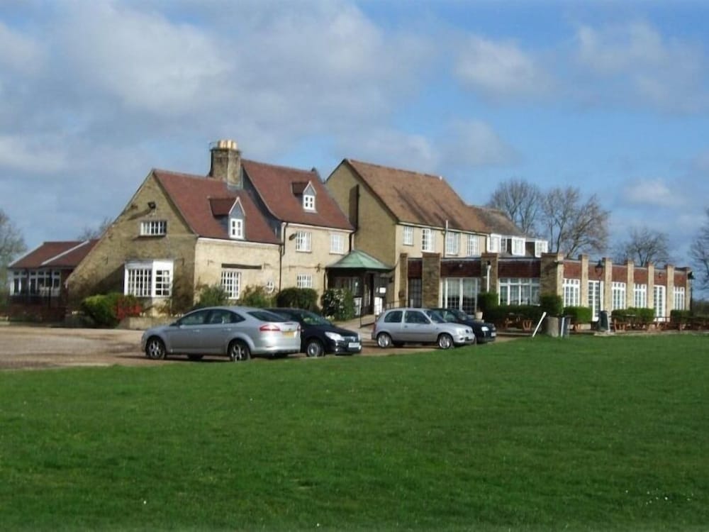 Pike and Eel Hotel and Marina 37/47
