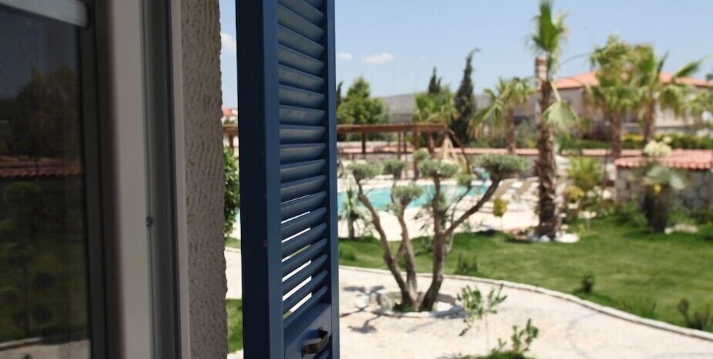 Igdeli Han Suit Otel Alacati 35/50