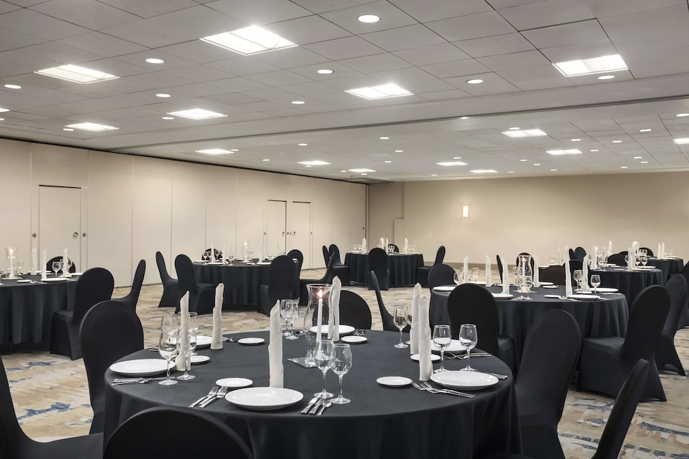 DoubleTree by Hilton Hotel Dallas DFW Airport North 50/53