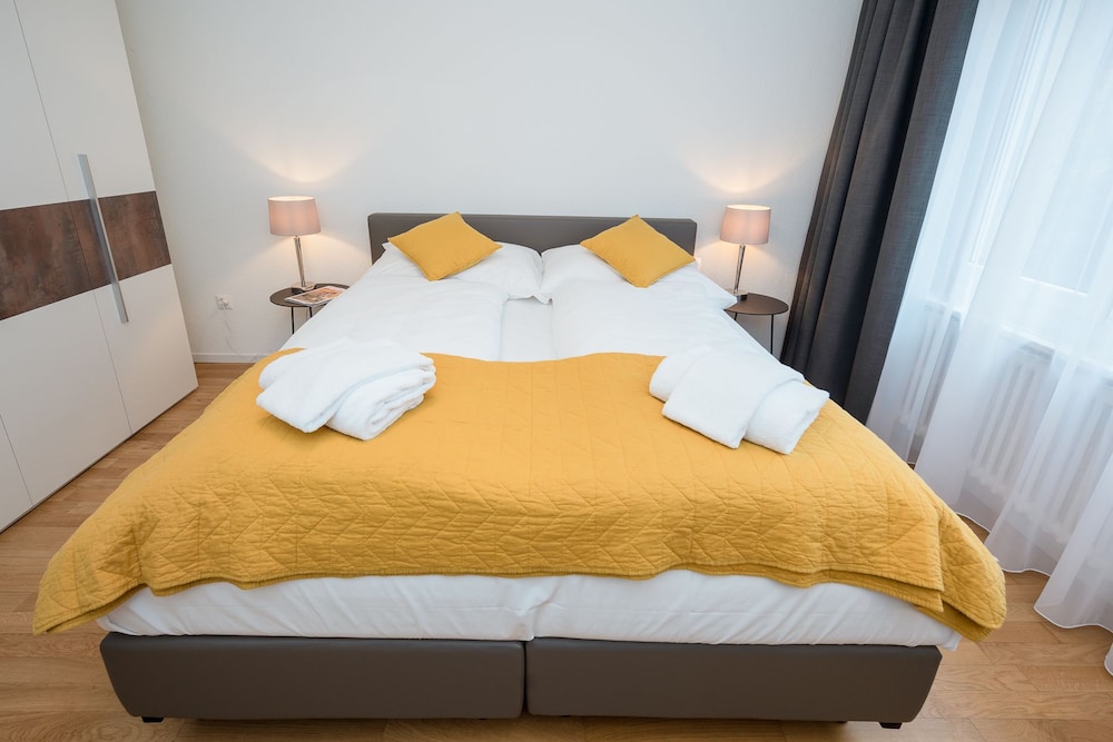 Zurich Furnished Homes 12/50