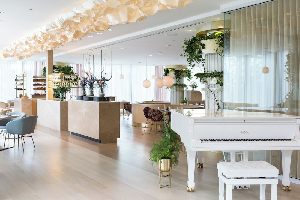 Fairmont Pacific Rim 6/50