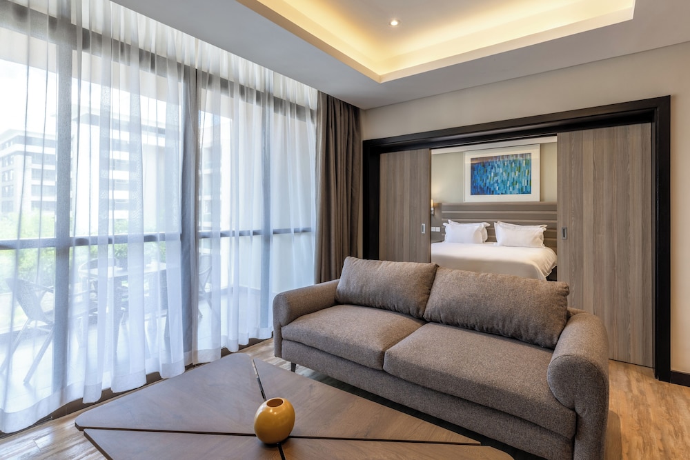 Trademark Suites at Enaki Town 33/60