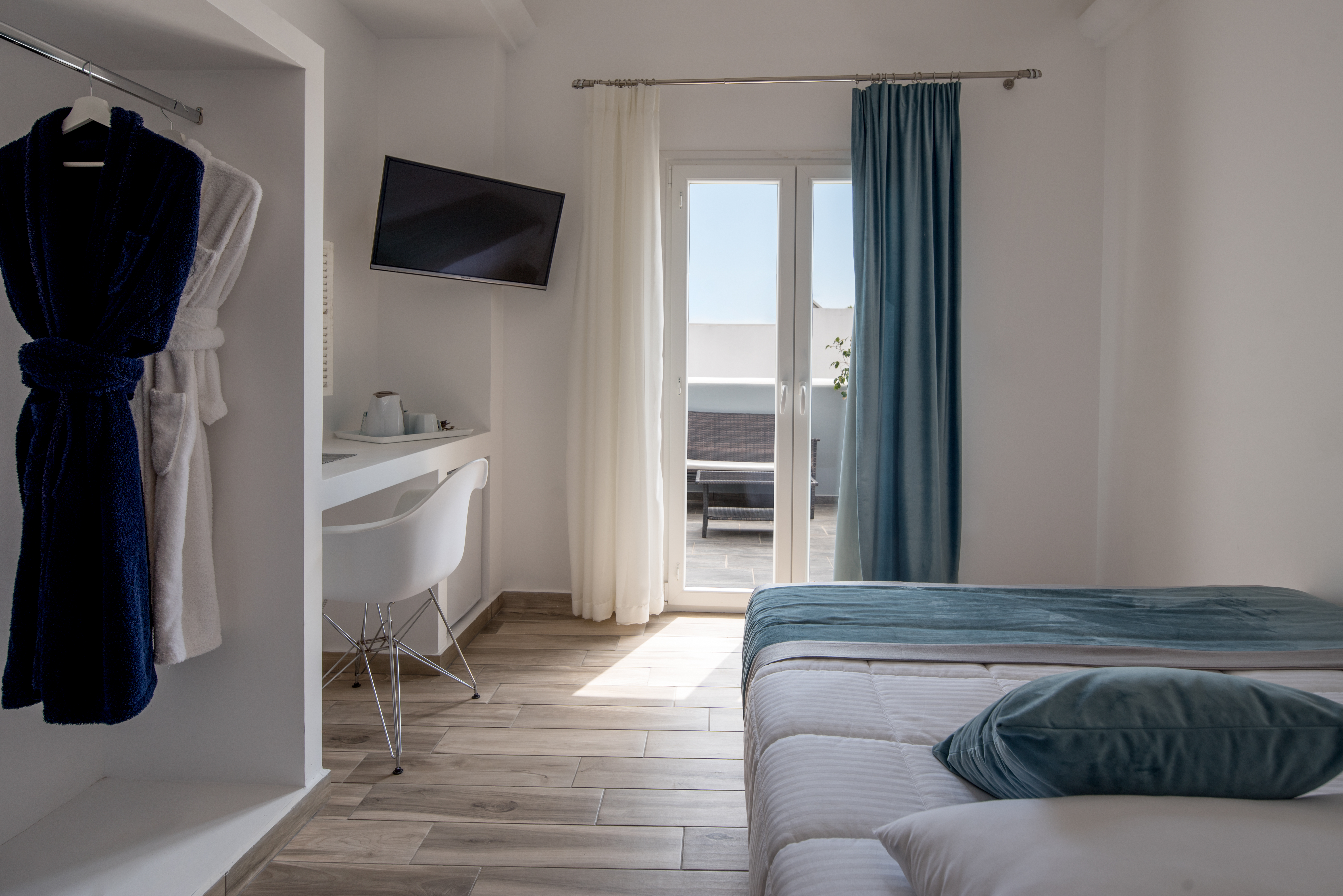 Suite, Outdoor Jetted Tub 4/9