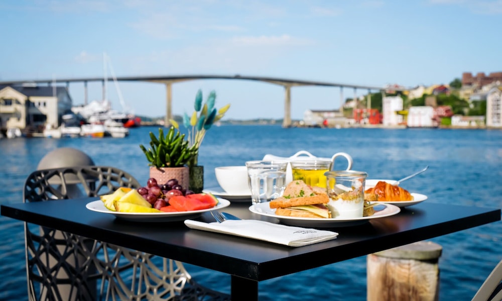 Thon Hotel Kristiansund 37/48