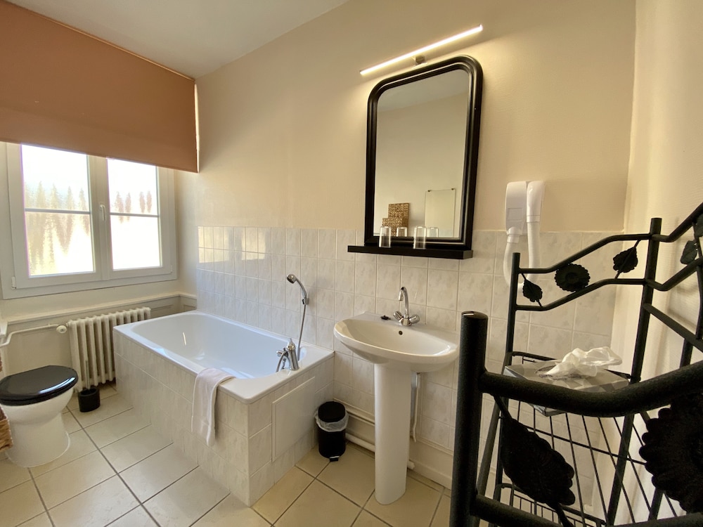 HOSTELLERIE LA CHAUMIERE 32/32