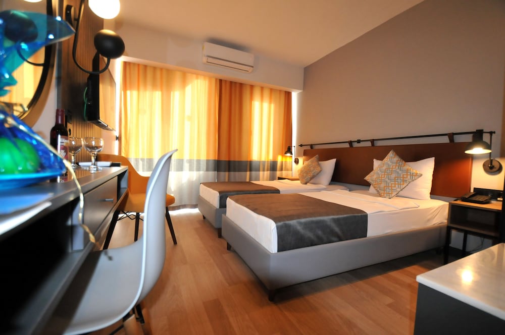 1 BEDROOM, STANDARD, SINGLE