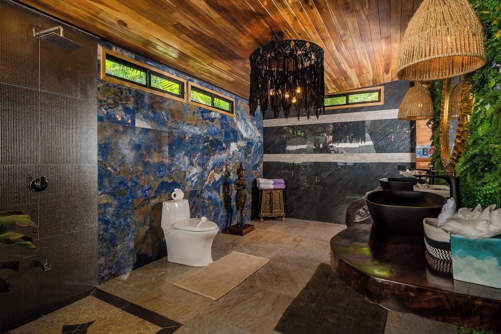 Ocho Artisan Bungalows 80/80