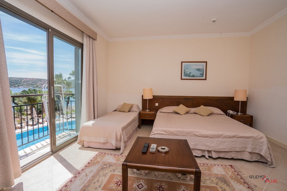 Amilla Beach Resort 24/50