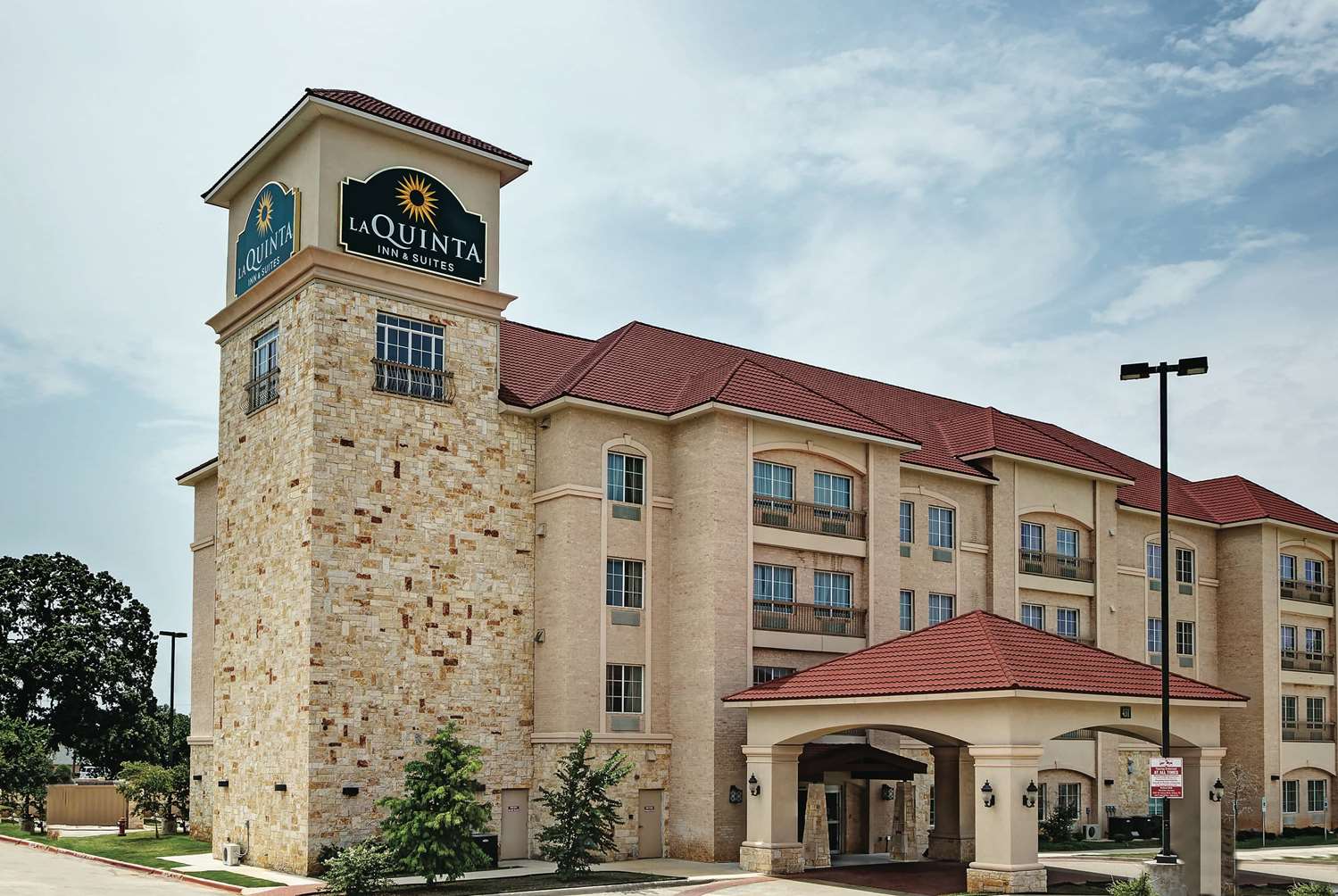 La Quinta Inn and Suites by Wyndham DFW Airport West - Euless 4/65
