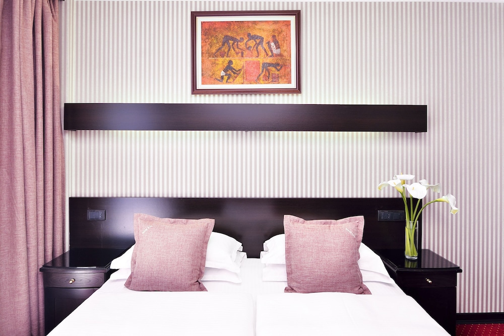 Prezident Hotel 68/75