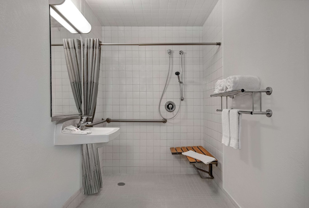 Motel6 Marina, CA - Monterey 56/58
