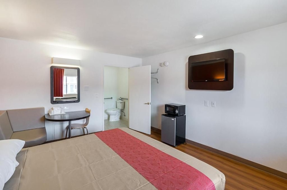 Motel6 El Paso, TX - Airport - Fort Bliss 25/44