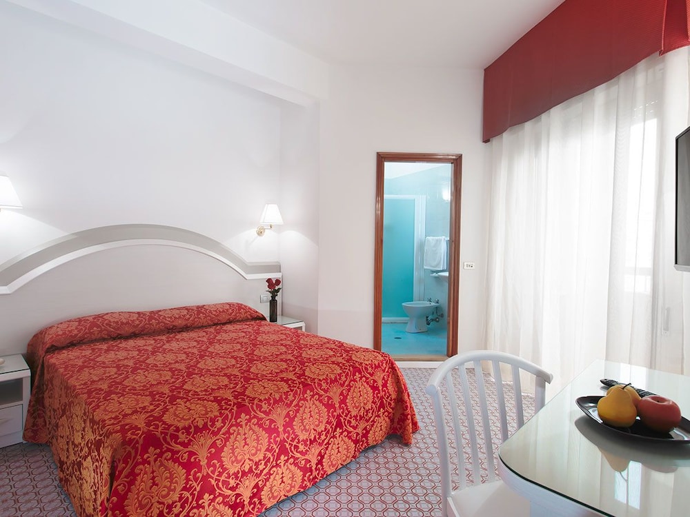 ROOM, QUADRUPLE, BALCONY