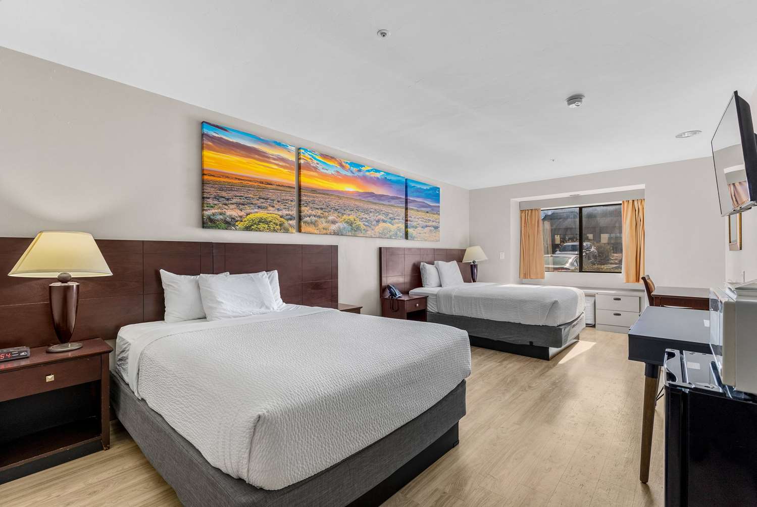 Days Inn By Wyndham Camp Verde Arizona 12/28