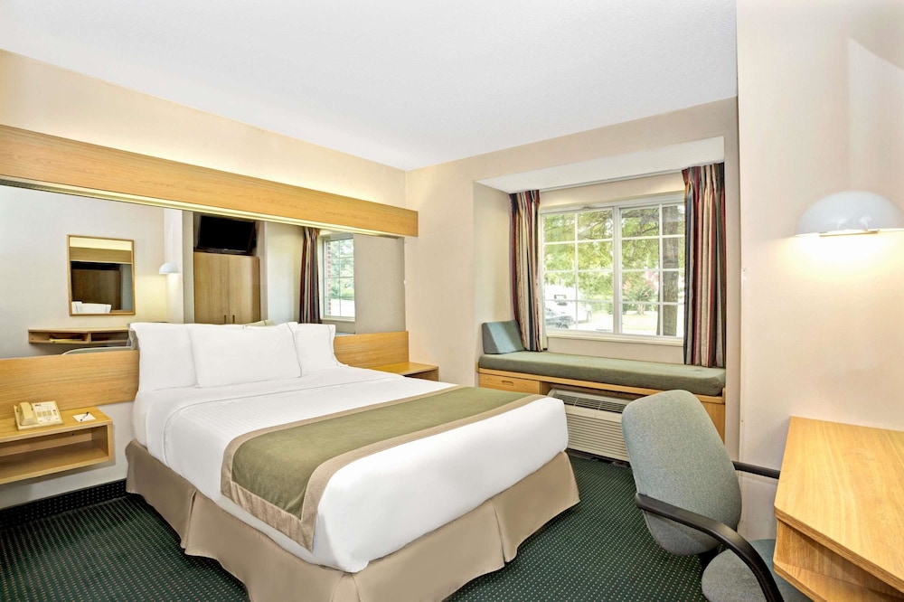 Microtel Inn & Suites by Wyndham Raleigh Durham Airport 9/32