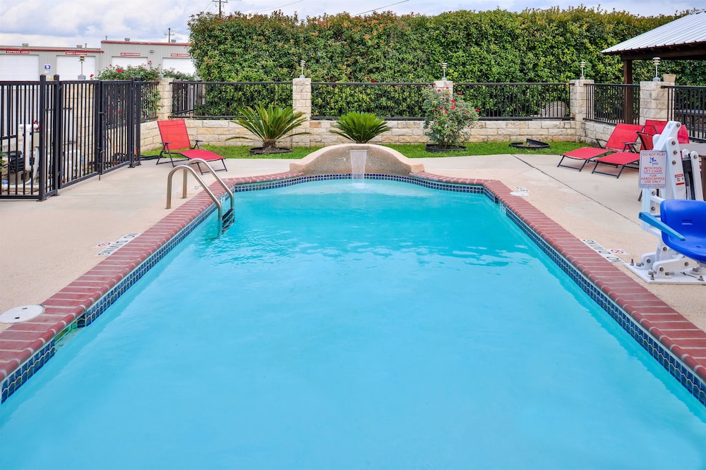 Americas Best Value Inn Buda Austin S 6/37
