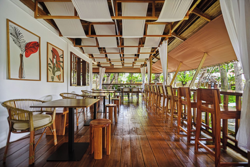 The Strand Boutique Resort 58/75
