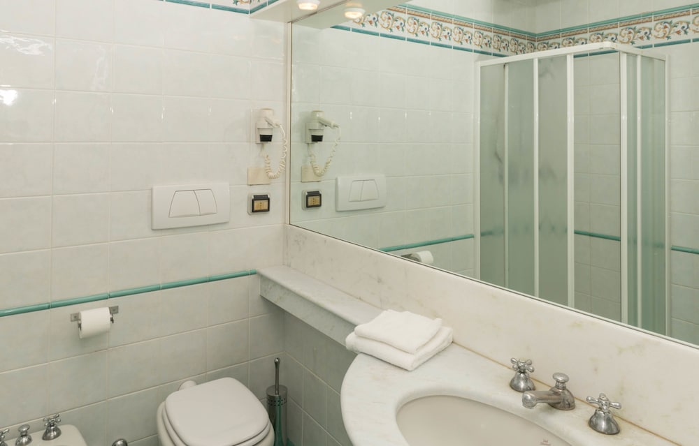 Mercure Civitavecchia Sunbay Park Hotel 12/65