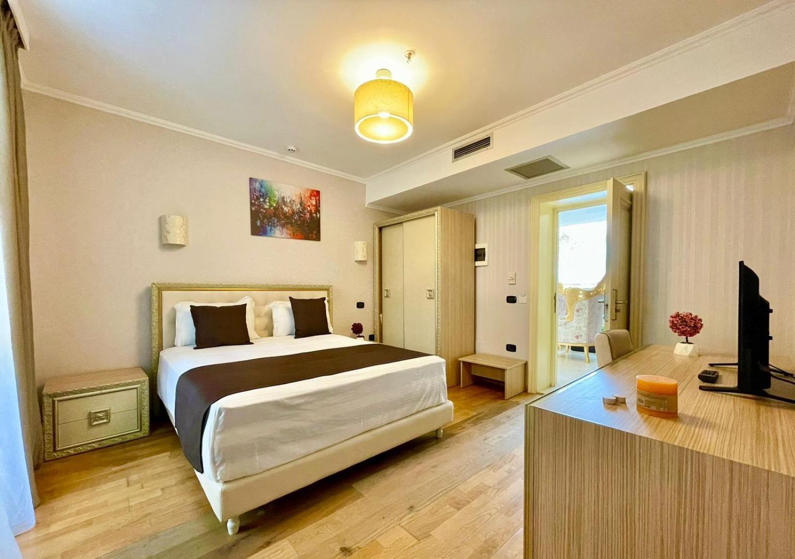 Amh Hotel 44/88