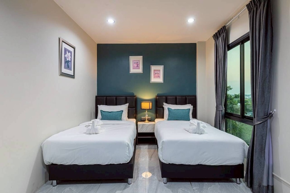 Superior, Residence, Twin Beds, Side View