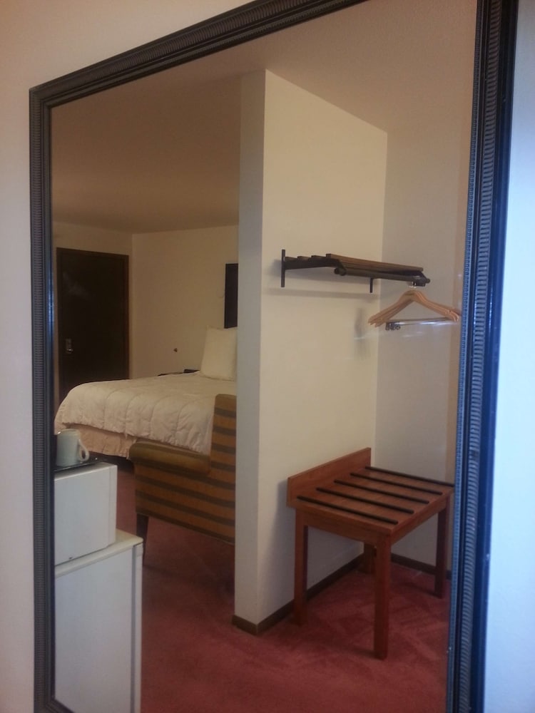Harlan Inn and Suites By OYO Harlan 15/56