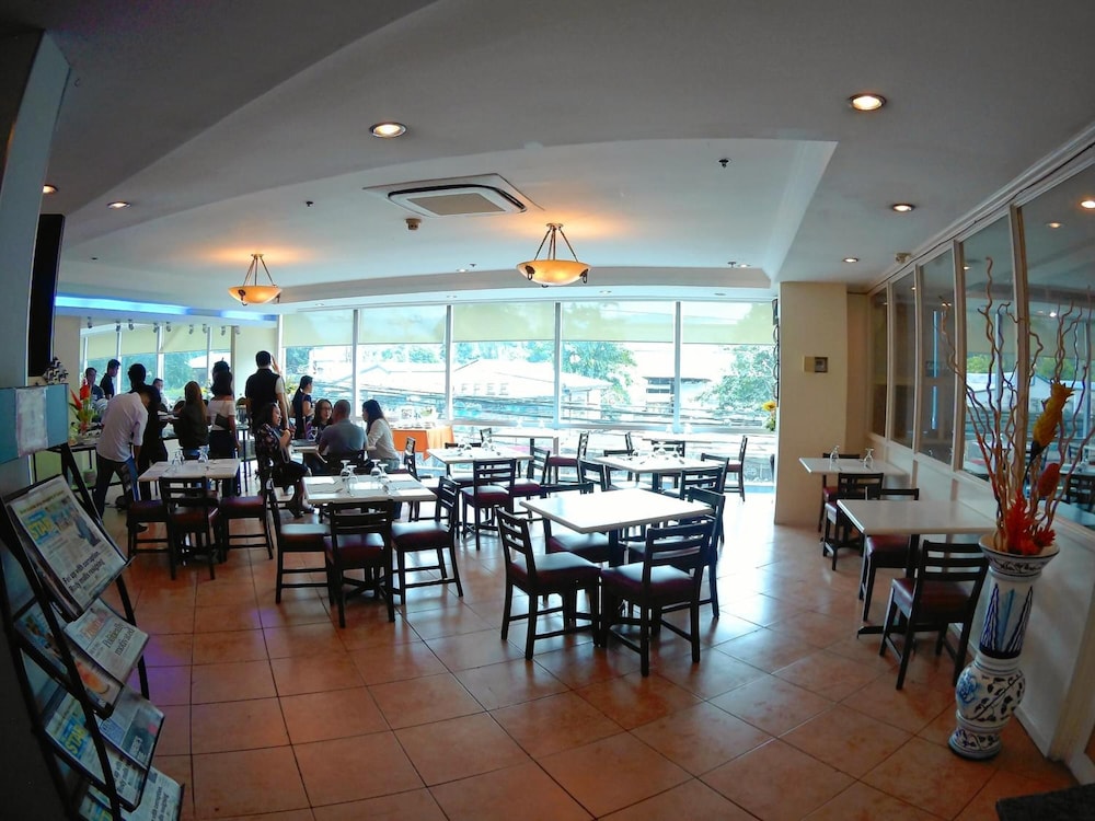 Golden Peak Hotel and Suites powered by Cocotel 50/63