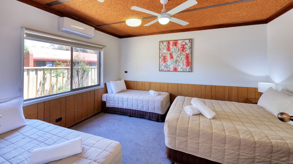 1 Bedroom, Queen and Twin Beds, Sofa