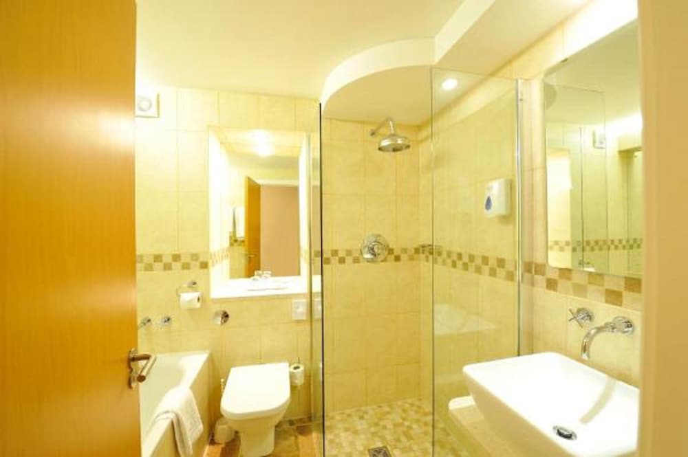 غرفة سوبيريور بسرير مزدوج وسرير فردي، The Barn Hotel & Spa 5/6