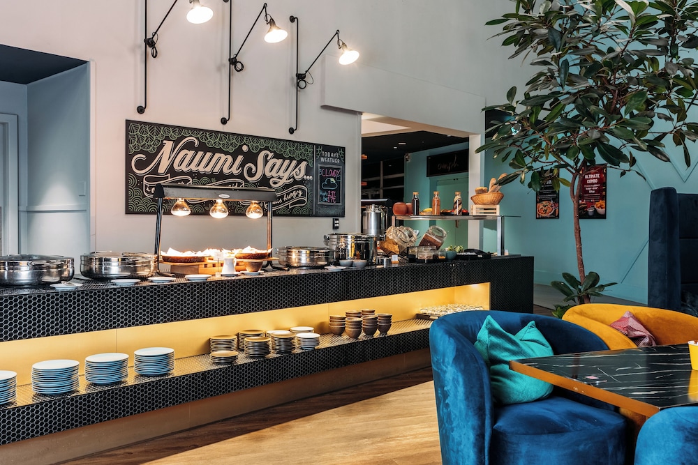 Naumi Auckland Airport 13/66