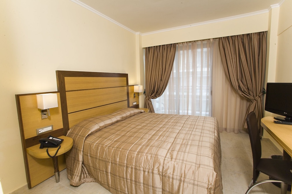 Manousos City Hotel 10/50