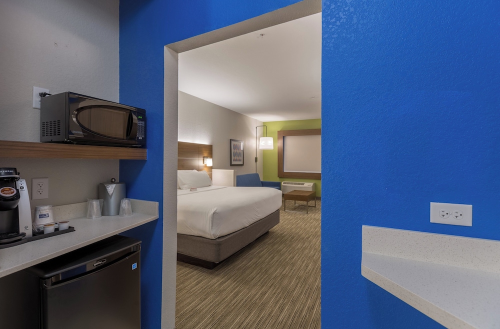 جناح بسرير كينج مع أريكة، Holiday Inn Express And Suites San Marcos South 6/6