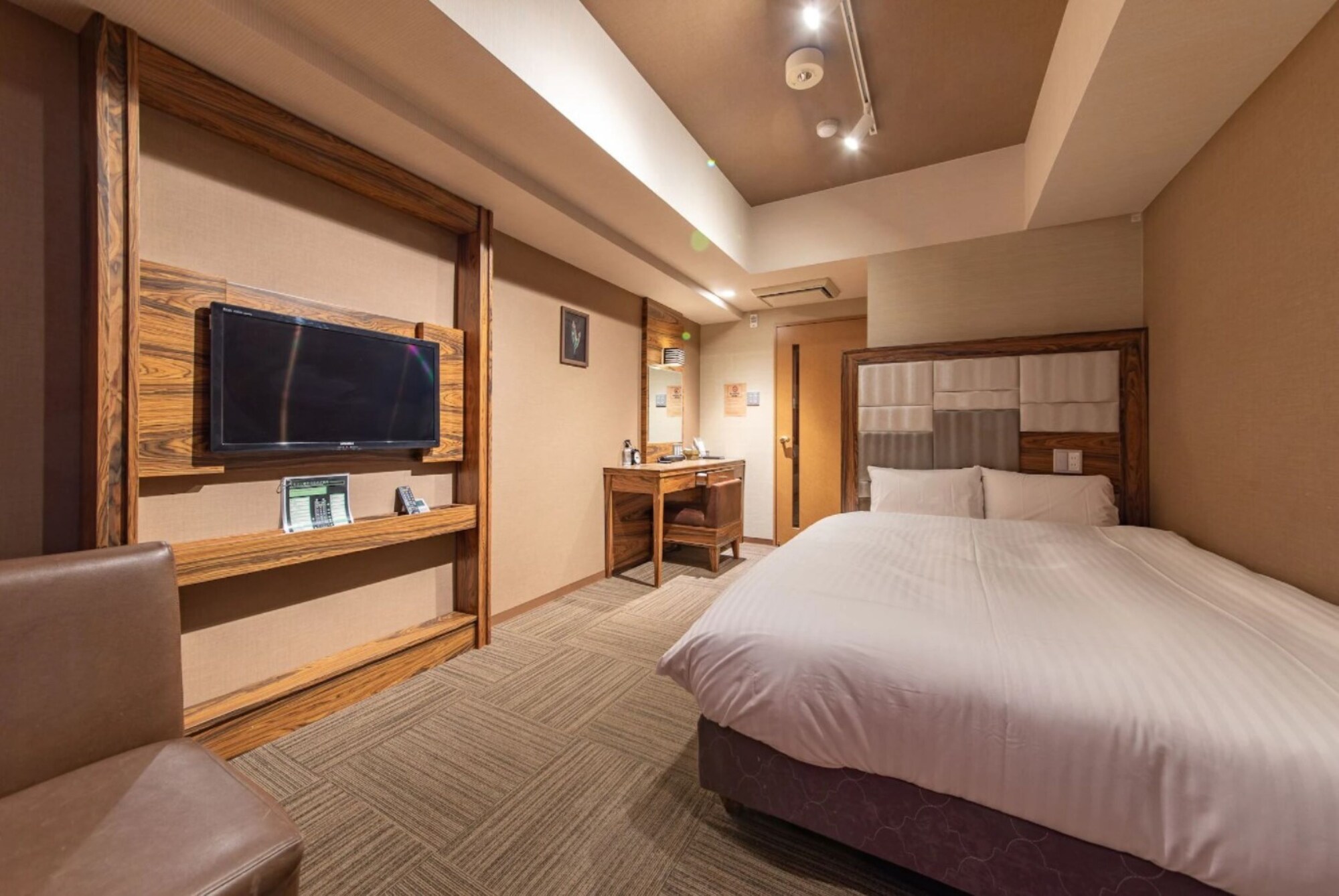 ROOM, DOUBLE BED, SMOKING