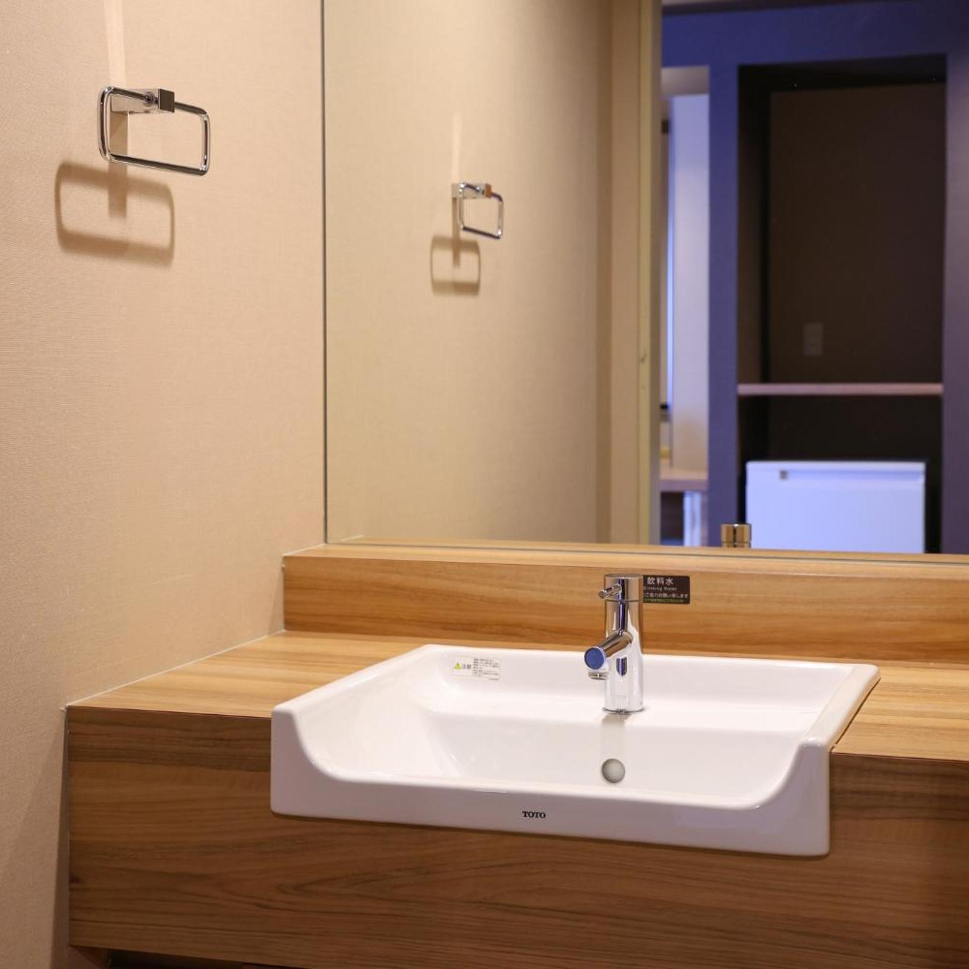 Standard, Twin Beds, Mountain Side, Shared Bathroom 5/6
