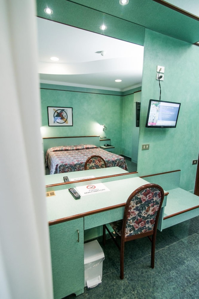 Le Petit Hotel 56/59