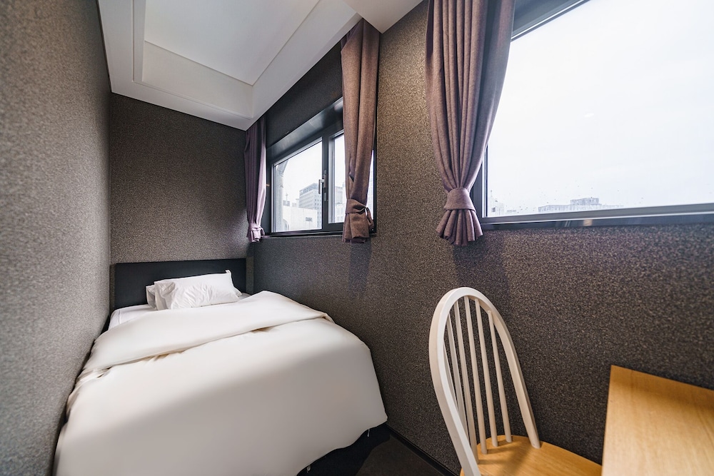 Starhills Hotel 43/74