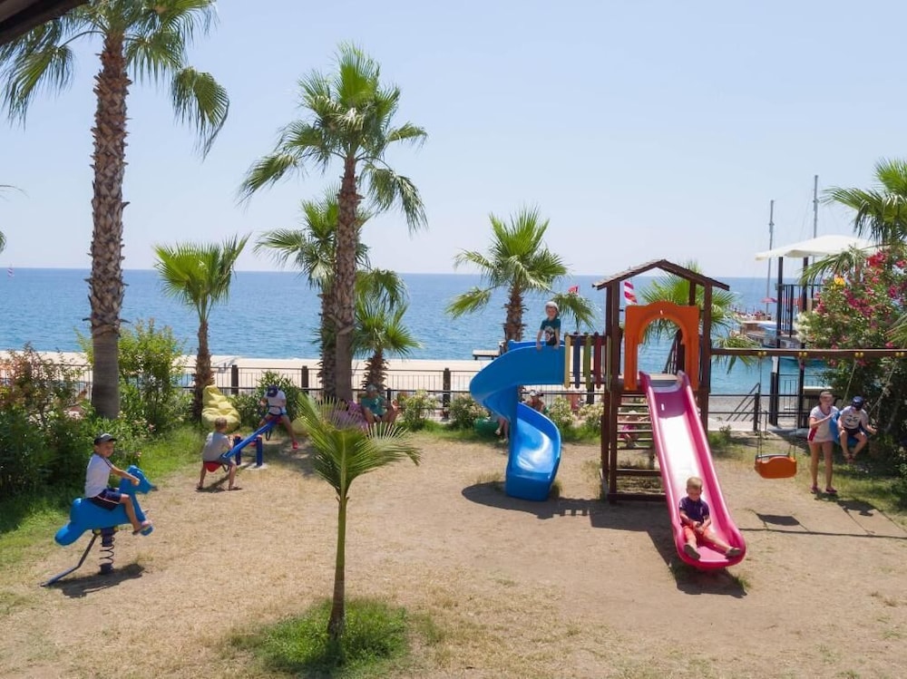 Club Akman Beach Hotel 42/50