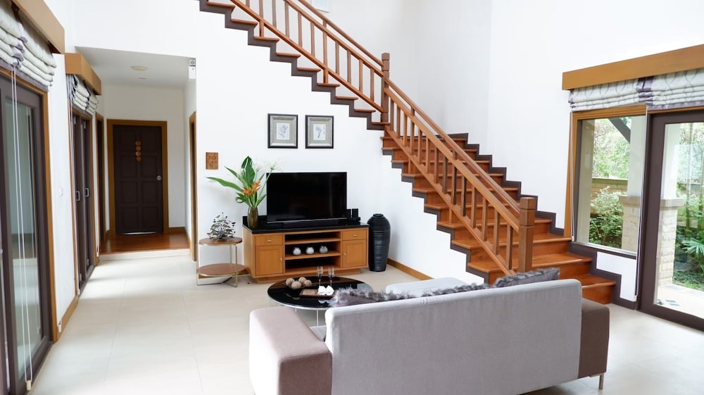 Ozone Villa 9/46