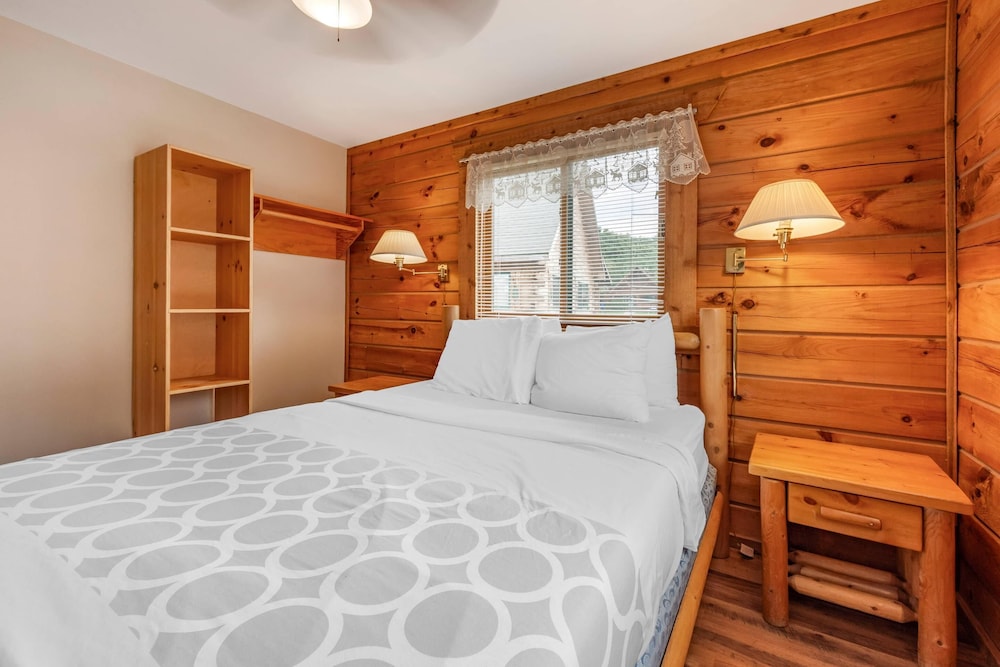Three Bears Waterpark Resort Near Tomah, an Ascend Collection Hotel 14/50