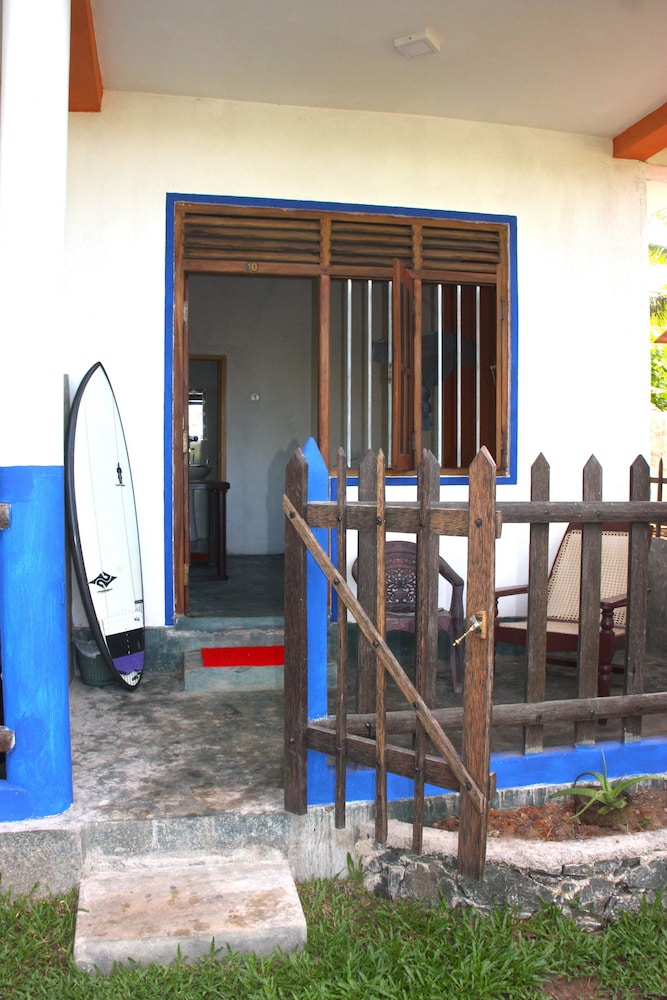 Asanka Surf House 24/40