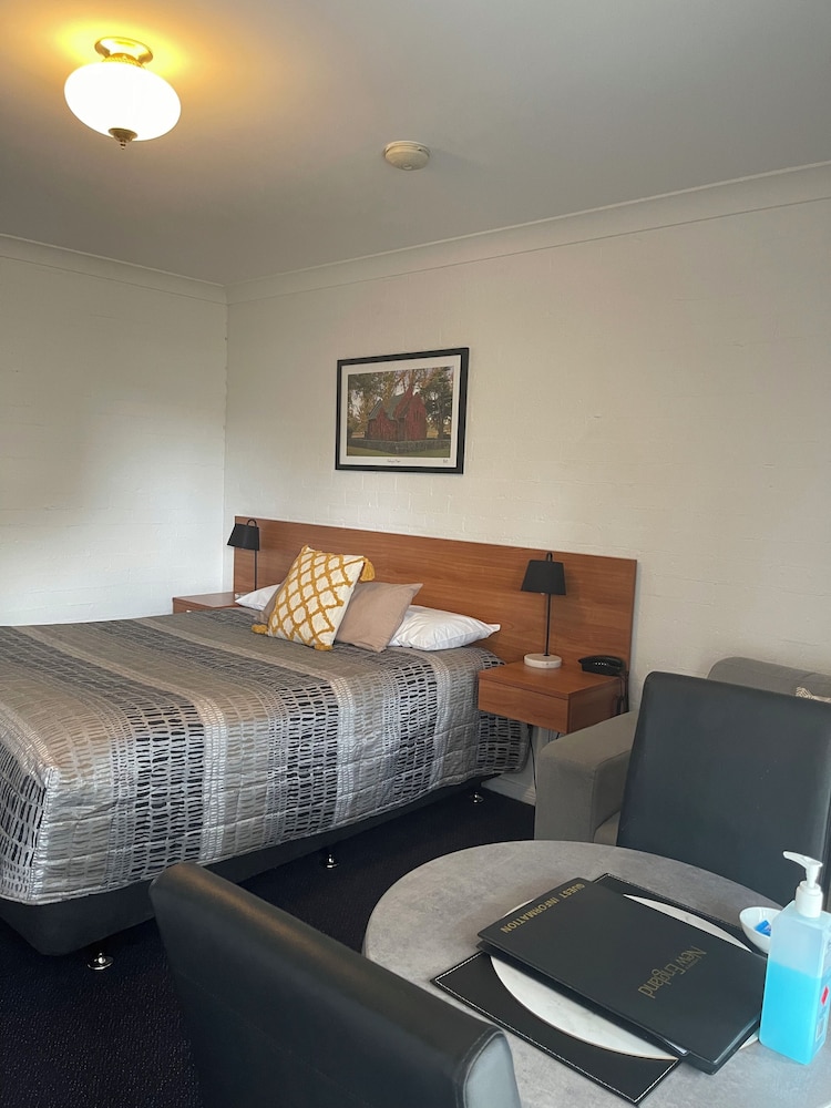 Westwood Motor Inn 31/50