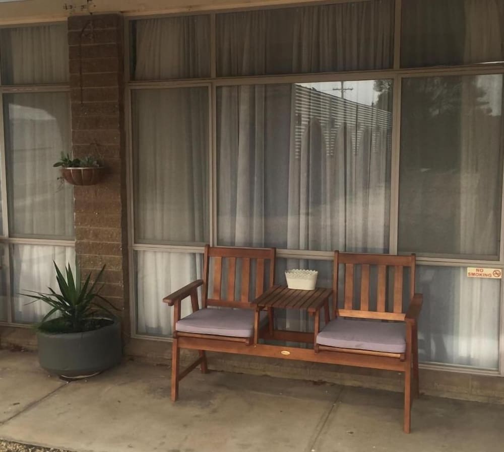 Thomas Lodge Motel 34/49