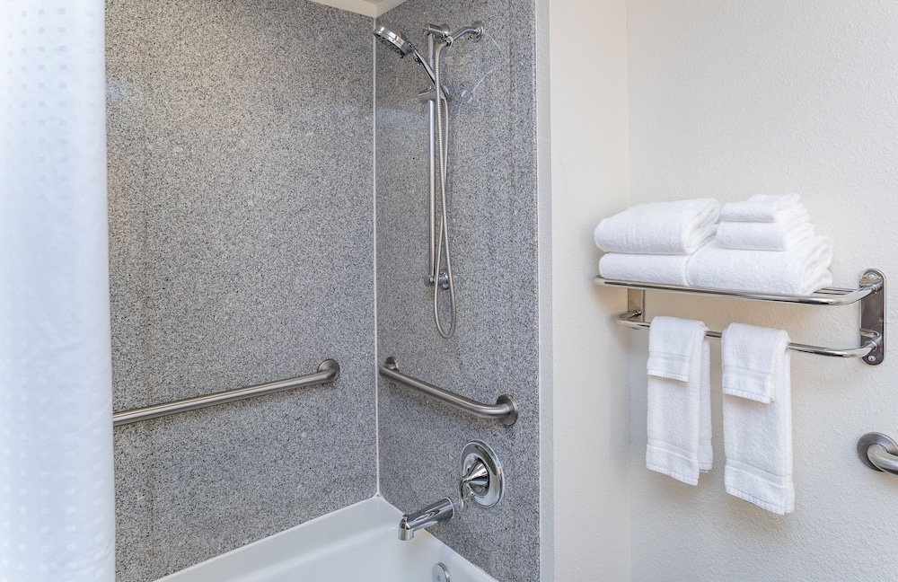 Holiday Inn Hotel And Suites Beaufort Highway 21 8/44