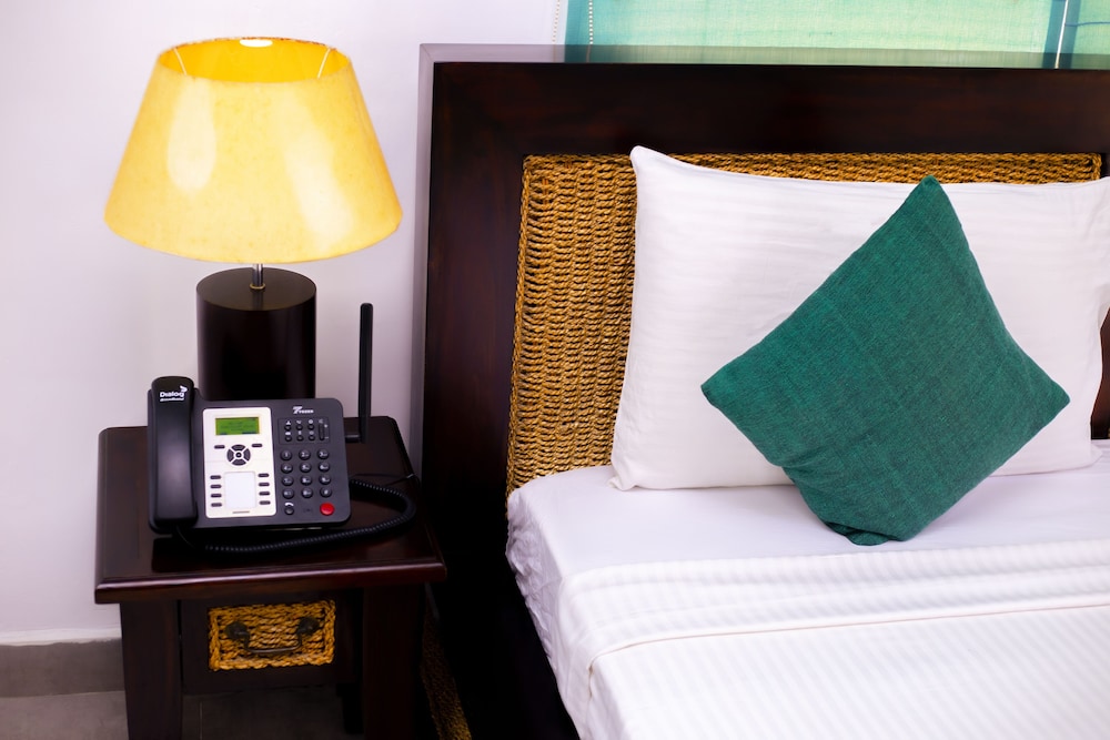ST. LACHLAN HOTEL AND SUITES 18/64