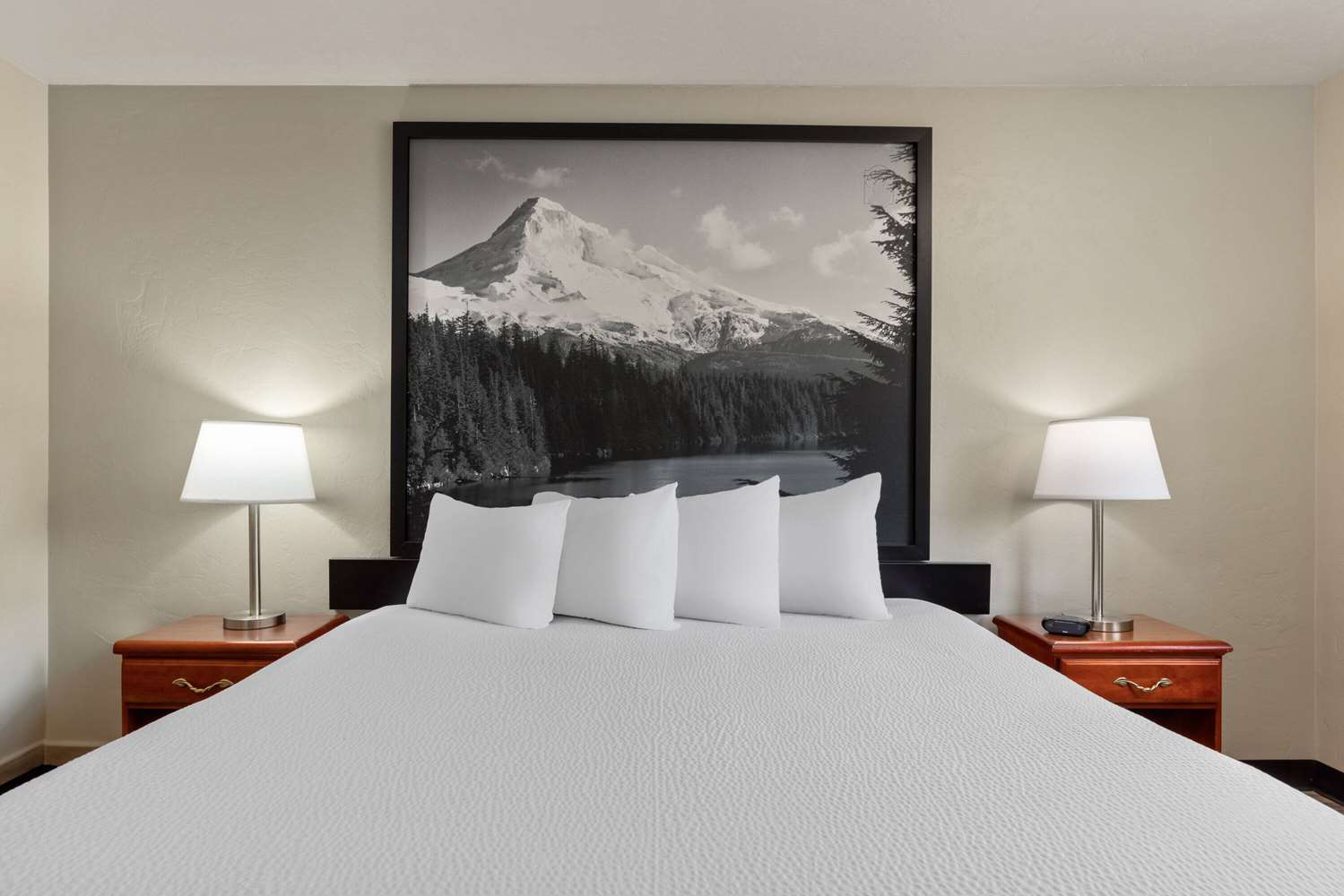 Super 8 By Wyndham Roseburg 13/33
