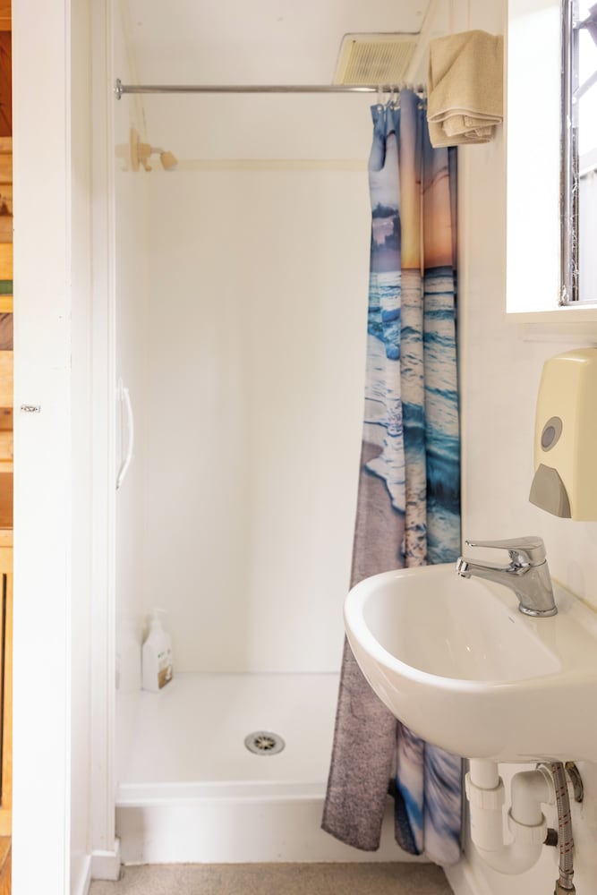 Bay of Islands Lodge 42/45