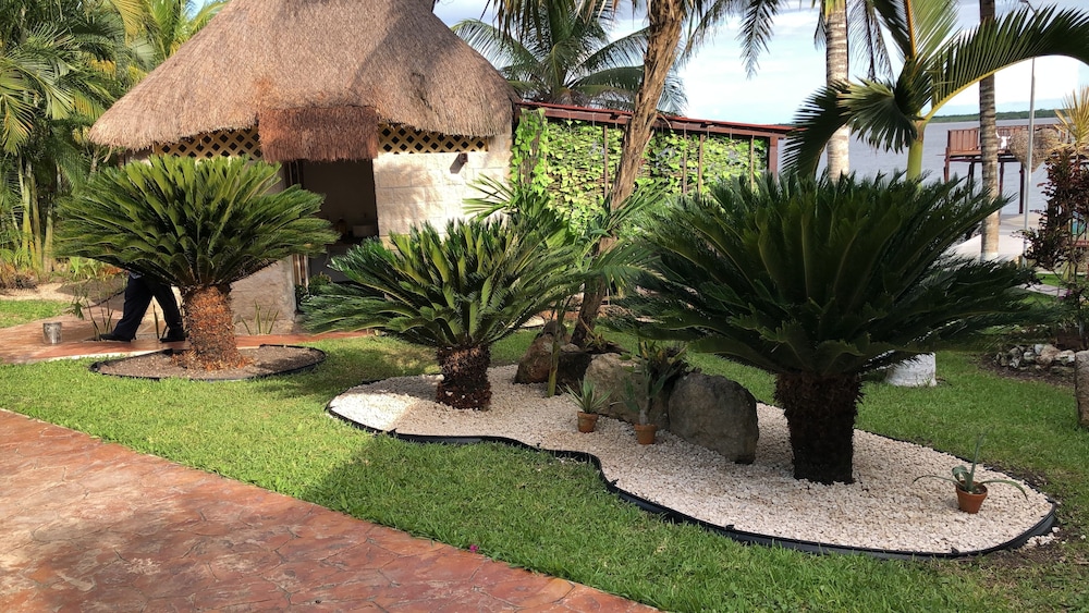 Coras Place Bacalar 54/64